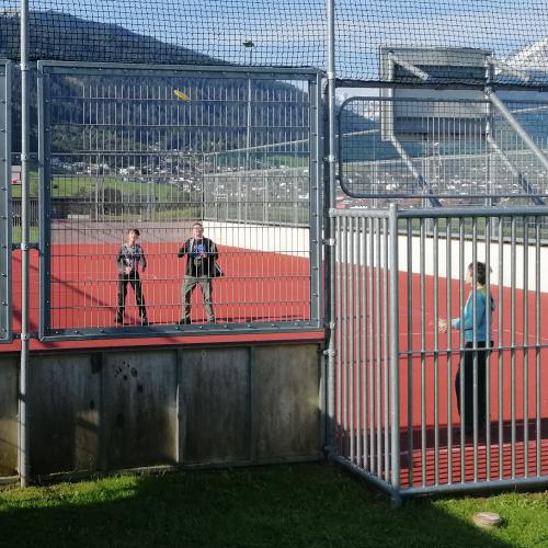 Frisbee im Käfig 3b