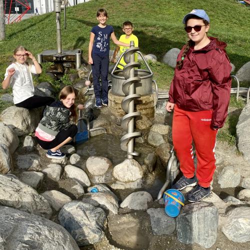 Wandertag 1a Wasser stauen