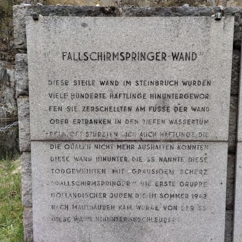 Denkmal Fallschirmspringer-Wand