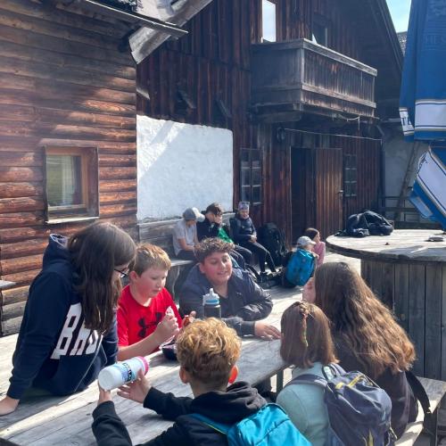 Jause auf der Alm
