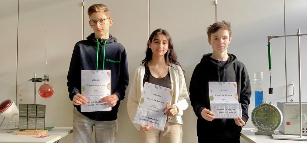 Physik-Wettbewerb Gruppenfoto Gewinner:innen