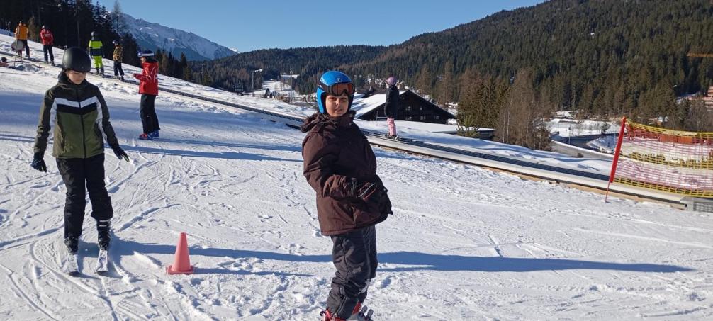 Mädchen beim Schifahren
