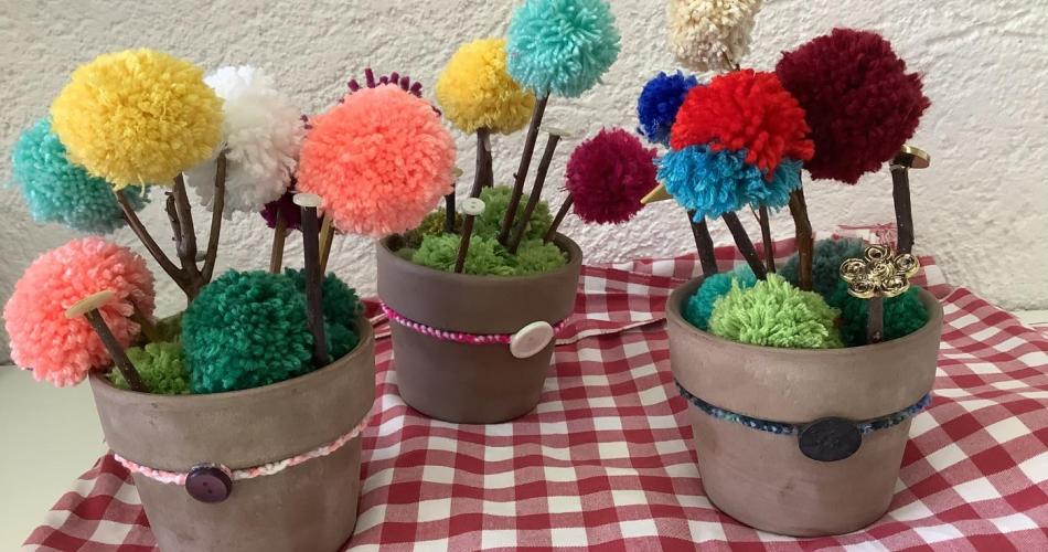 Blütenpracht aus Wollpompons sorgen für Sommerstimmung