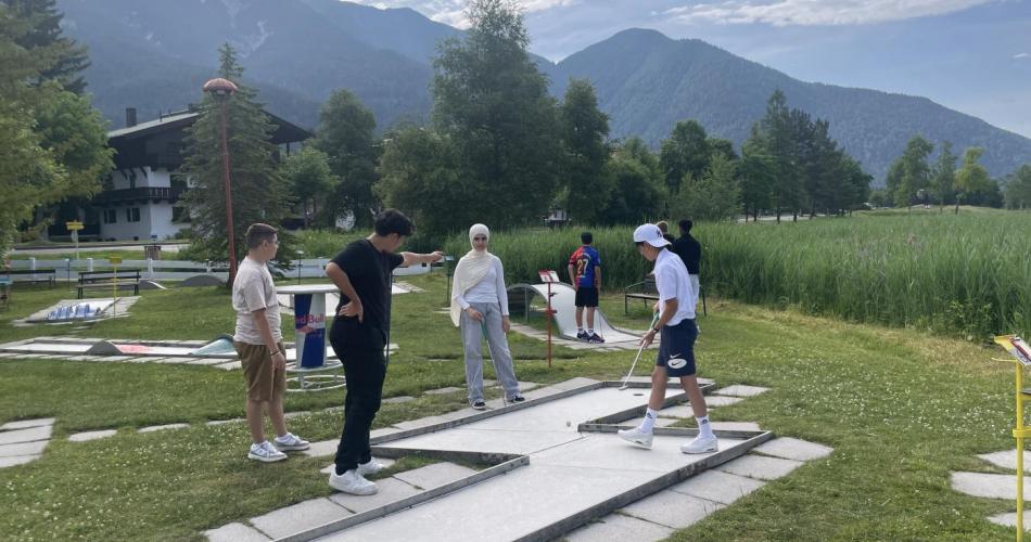 01_3a_Seefeld_Minigolf_Baden